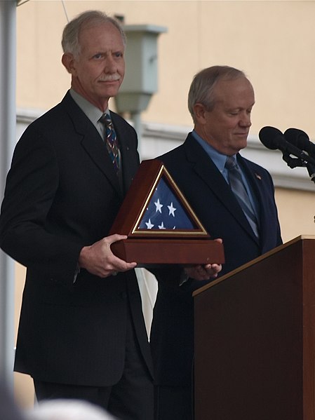 File:Chesley Sullenberger honored.jpg