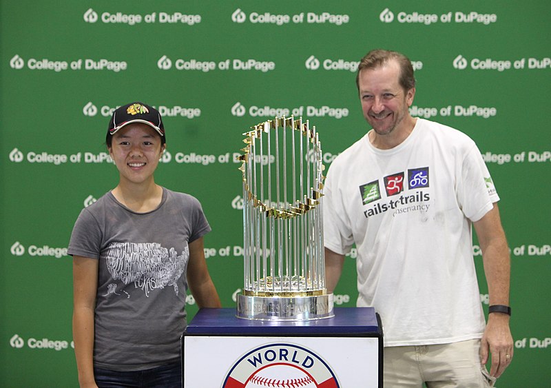 File:Chicago Cubs Championship Trophy Visits COD Food Truck Rally-Sunset 5K 2017 165 (36580716794).jpg