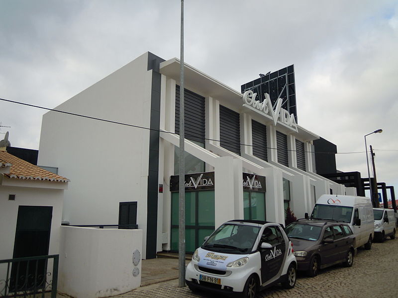 File:Club Vida Rua da Victória Albufeira 20 March 2015.JPG