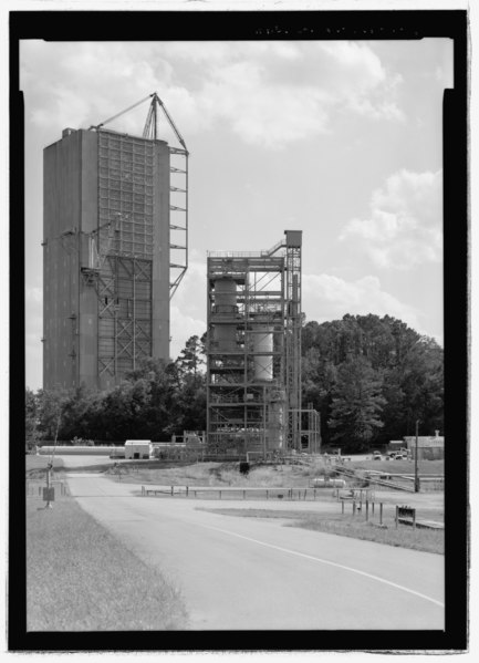 File:Contextual site view from north - Marshall Space Flight Center, Saturn V Dynamic Test Facility, East Test Area, Huntsville, Madison County, AL HAER ALA,45-HUVI.V,7C-9.tif