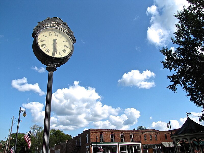 File:Courtland-street-clock-al.jpg