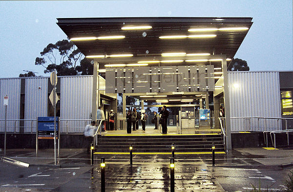 Craigieburn train station