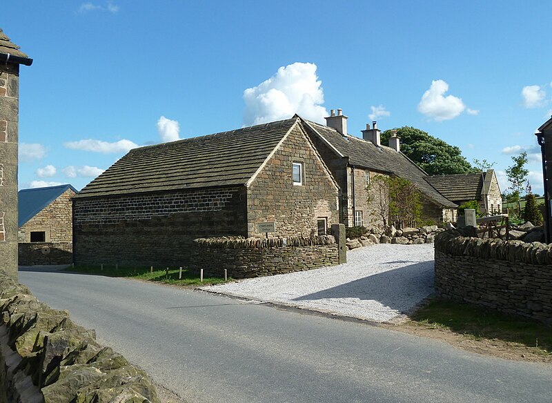 File:Cruck Barn on Grange Lane - geograph.org.uk - 2440473.jpg