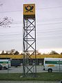 Deutsch: Turm mit Postlogo, DHL Packlager, Hamburg-Rahlstedt, Gewerbegebiet Höltigbaum.