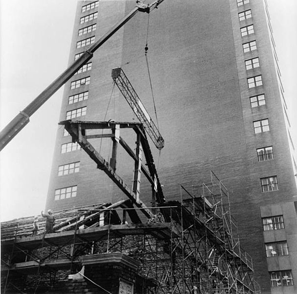 File:DISMANTLING OF ROOF. Removal of the first truss with crane and cradle. Note the reinforcing plates at the panel points. The rear of the PSFS building is beyond. Note that the HABS PA,51-PHILA,674-47.jpg