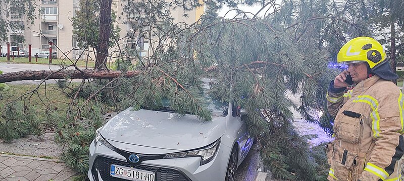 File:Damaged car in Croatia.jpg