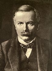 David Lloyd George, Prime Minister 1916-1922, whose contempt for Chamberlain was reciprocated David Lloyd George 1915.jpg
