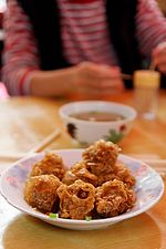 Миниатюра для Файл:Deep fried wonton with soup 炸雲吞 (3355835833).jpg