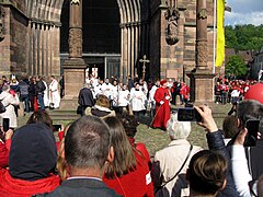 Demonstration der Initiative Maria 2.0 nach einer Priesterweihe im Freiburger Münster (7).jpg