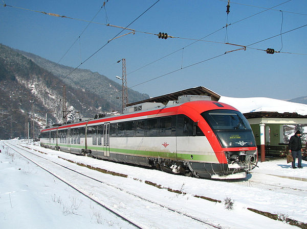 A Bulgarian State Railways-operated Desiro train on the Sofia-Lakatnik line near Thompson.