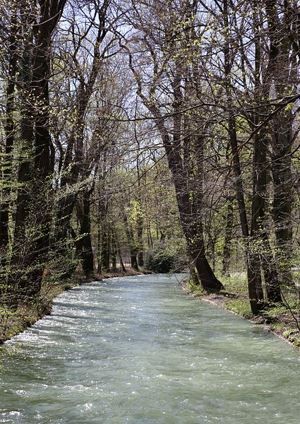 File:Eisbach Englischer Garten Muenchen-2.jpg