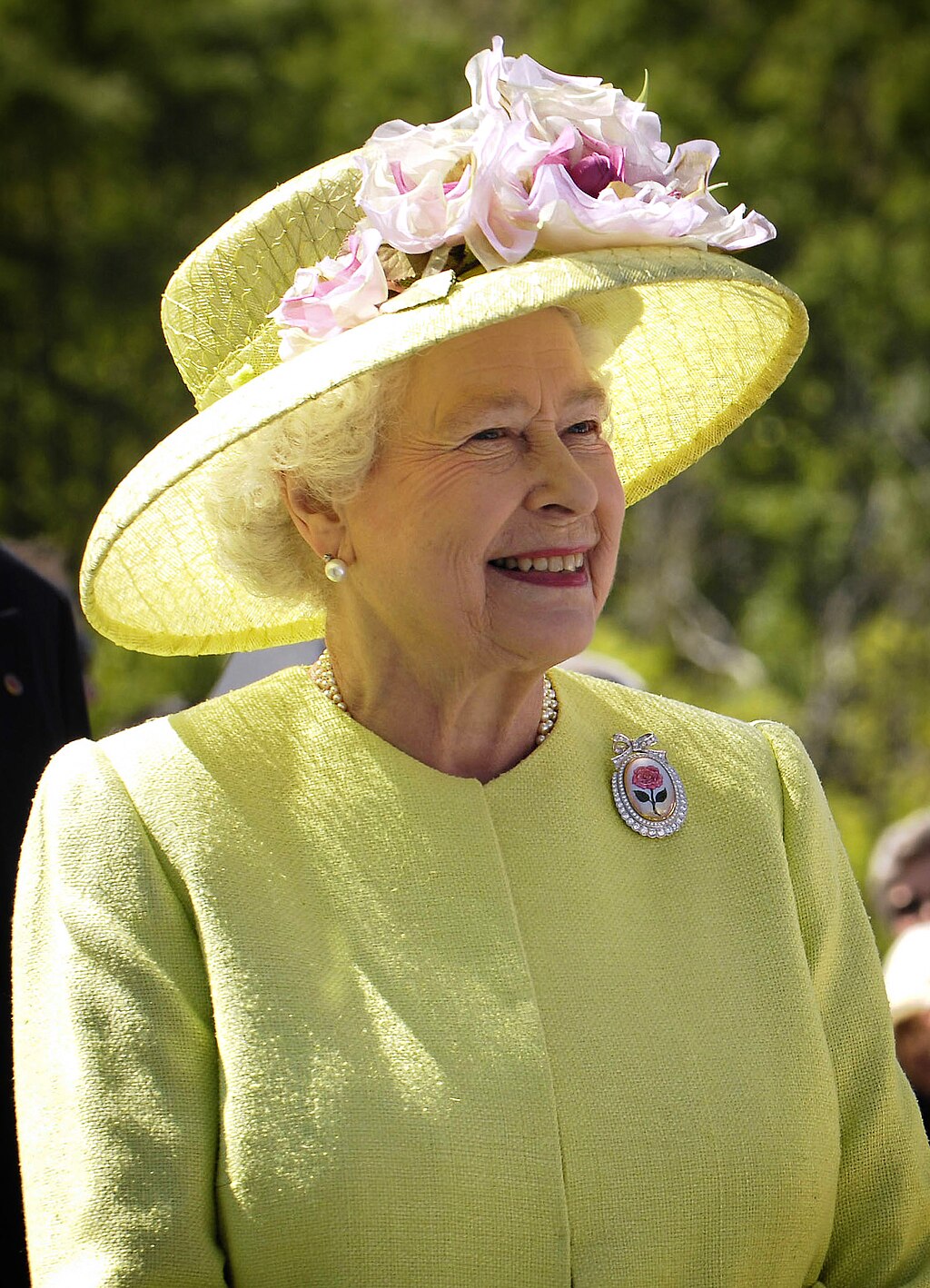 Elizabeth II greets NASA GSFC employees, May 8, 2007 edit