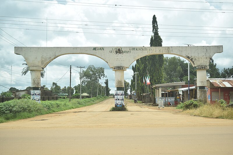 File:Entrance, Jemaa LGA Secretariat, Kafanchan.jpg