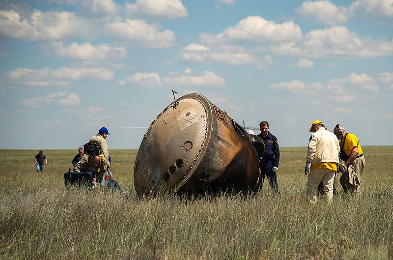 File:Expedition 47 Soyuz TMA-19M Landing (NHQ201606180027).jpg