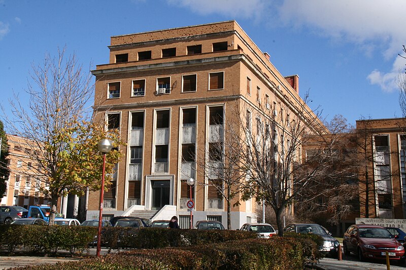 File:Facultad de Medicina de la UCM 2.jpg