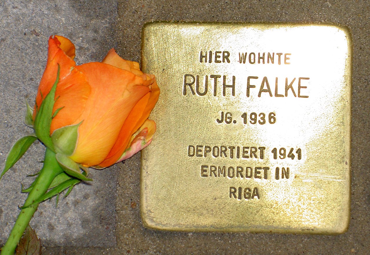 Falke, Ruth.jpg