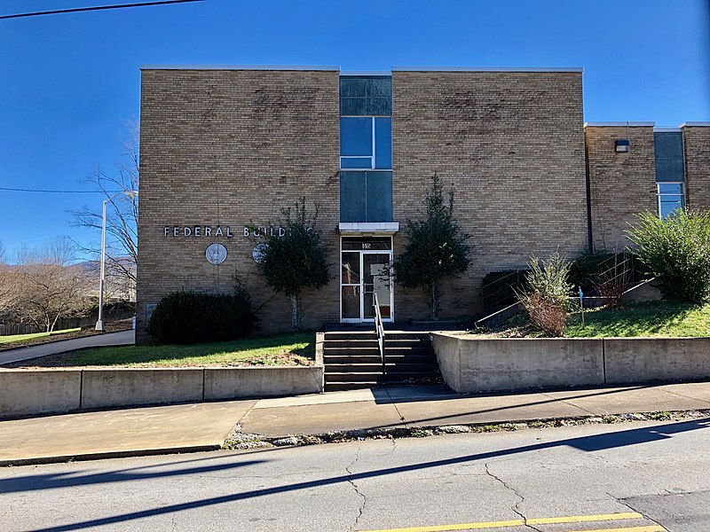 File:Federal Building, Waynesville, NC (32840970898).jpg