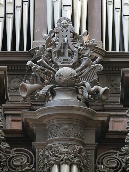 File:Fleur de lys + symboles grand orgue cathédrale de Rouen.jpg