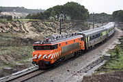 43.–44. KWDer Intercidades 572 der staatlichen Eisenbahngesellschaft Comboios de Portugal bei Alcácer do Sal auf dem Weg nach Faro (Februar 2010).