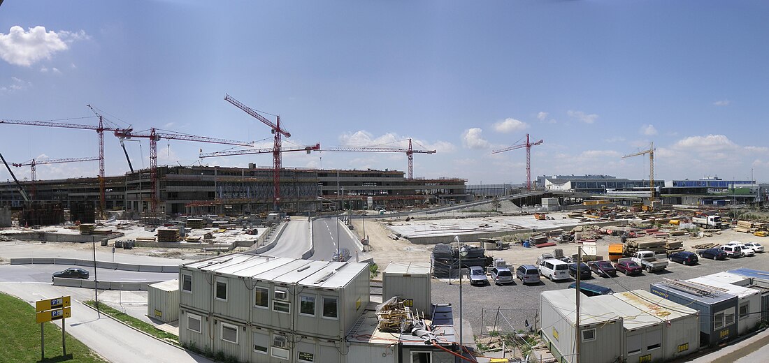 File:Flughafen Wien Baustelle.jpg