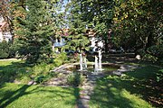 Čeština: Fontána Ukradené volavky východně od Kněžské ulice v parku Sady v Českých Budějovicích. English: Fountain Ukradené volavky in the park Sady in the centre of České Budějovice, Czechia.