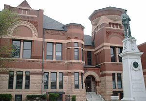 FreebornCountyMNCourthouse2006-05-21.JPG