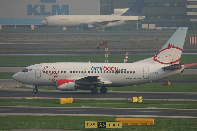 File:G-BVZI Boeing 737 bmibaby.com (8610899692).jpg