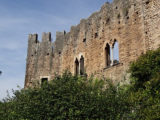 Garden of Ninfa castle3