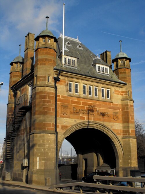 Southern Tunnel House, at the southern entrance to the tunnel. The gateway house is now Grade II listed.