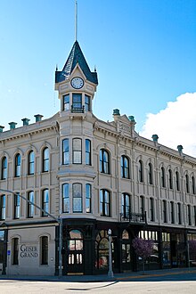 The Geiser Grand Hotel in Baker City is one of the state's many reportedly haunted locations GeiserGrandHotel BakerCity.jpg