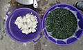 Goussi (ou sésame en Afrique) à cuite à l'eau chaude au Bénin et légume tchatyio