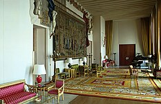 Grand salon de l'ambassade de France au Canada combinant architecture monumentale, mobilier Empire, tapisseries baroques et bas-reliefs modernes par Louis Leygue