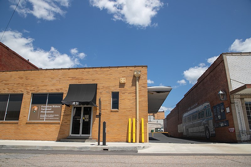 File:Greyhound Terminal Anniston.jpg