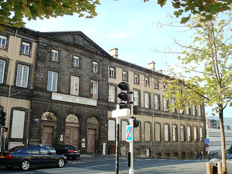 File:Hôtel Dieu de Clermont-Ferrand 2.jpg