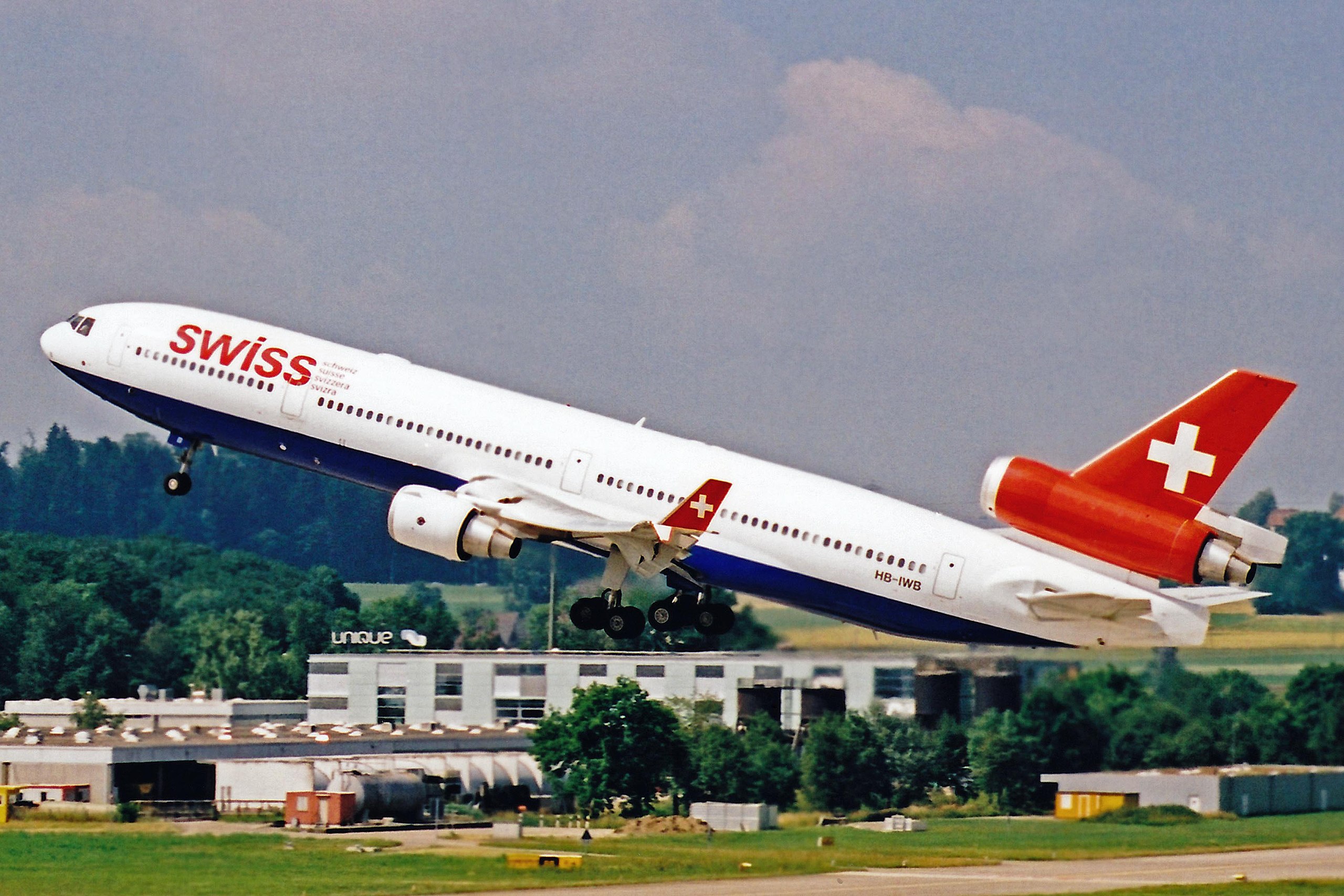 File:HB-IWB 2 MD-11 Swiss Intl Al ZRH 19JUN03 (8544710486).jpg 