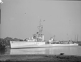 HMS Keppel a accosté dans l'East India Dock, Londres Seconde Guerre mondiale IWM A 15039.jpg