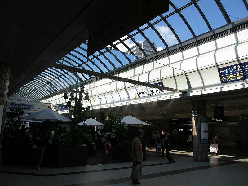 File:Hankyu Nishinomiyakitaguchi Station - panoramio (22).jpg