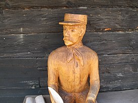 Стилизованная скульптура, изображающая Ханзо Непилу. Находится около его дома в деревне Ровно