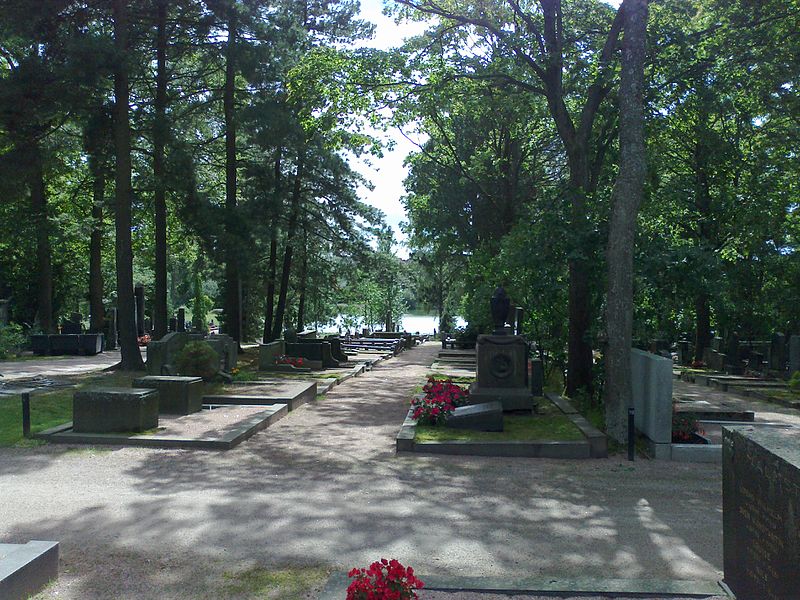 File:Hietaniemi Cemetery, Helsinki, Finland 5.jpg