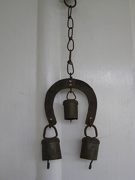 File:Horseshoe shaped wind chime with bells.jpg