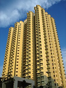 A block of HDB flats along Bukit Batok West Avenue 5 Housing and Development Board flats, Bukit Batok West Avenue 5, Singapore - 20050528.jpg