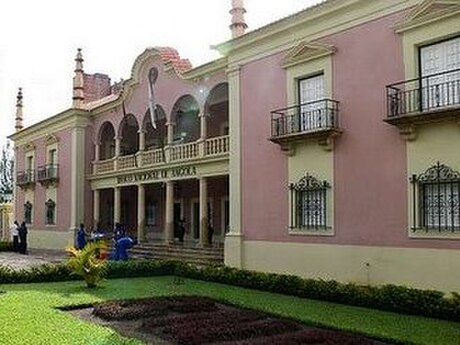 File:Huambo jardim rocha (cropped).jpg