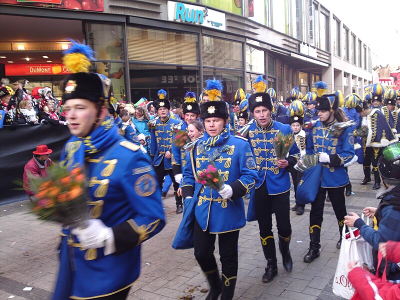 File:Husarenkorps2012.JPG