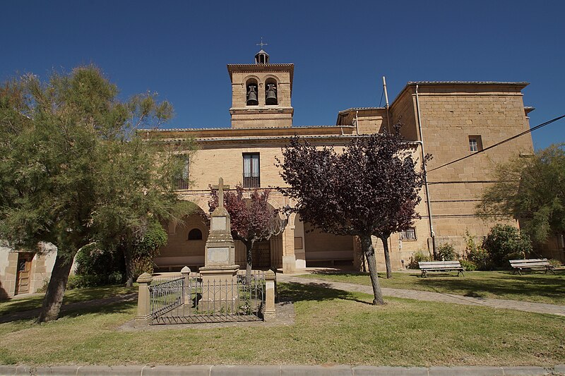 File:Iglesia parroquial de San Esteban - Entrada.jpg