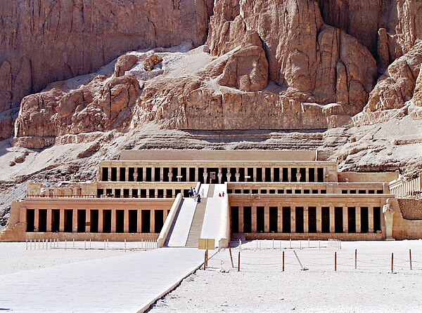 Colonnaded design of Hatshepsut mortuary temple