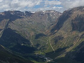 Vedere a Im hintern Eis (în fundal în dreapta).