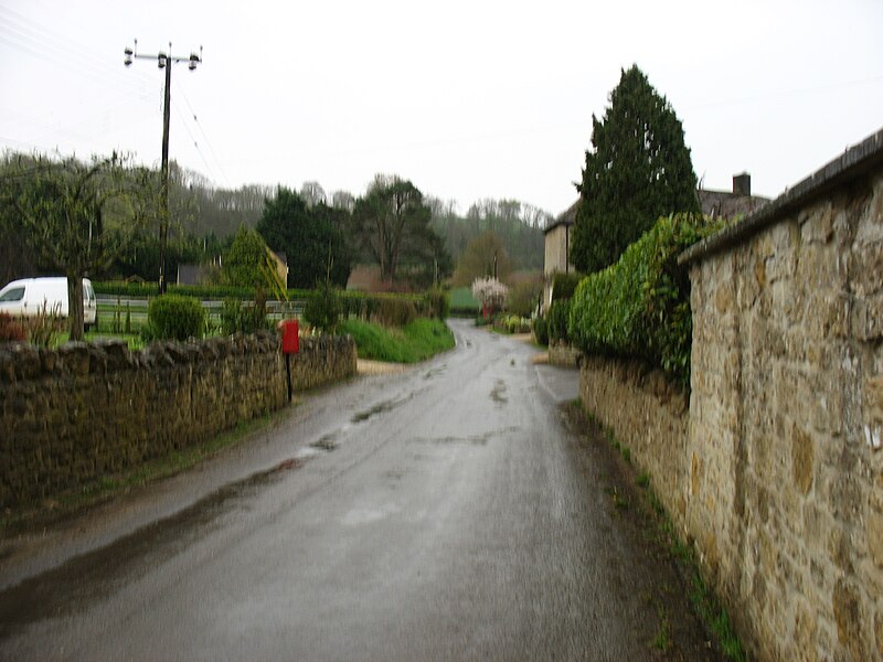 File:In Compton Pauncefoot village - geograph.org.uk - 4929671.jpg