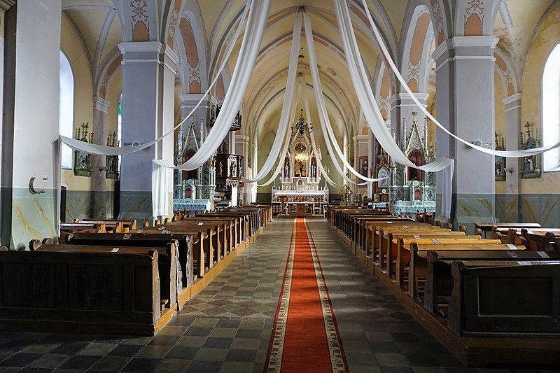 File:Interior of Ylakiai church.jpg