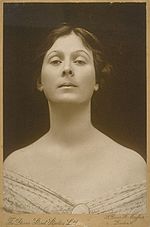 Isadora Duncan, American dancer often credited as the creator of modern dance Isadora Duncan portrait.jpg