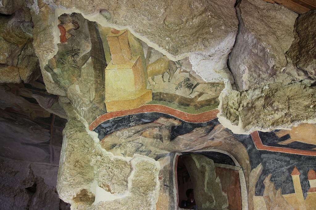 Felskirchen von Iwanowo. Felsen mit Freskoresten (UNESCO-Weltkulturerbe in Bulgarien)